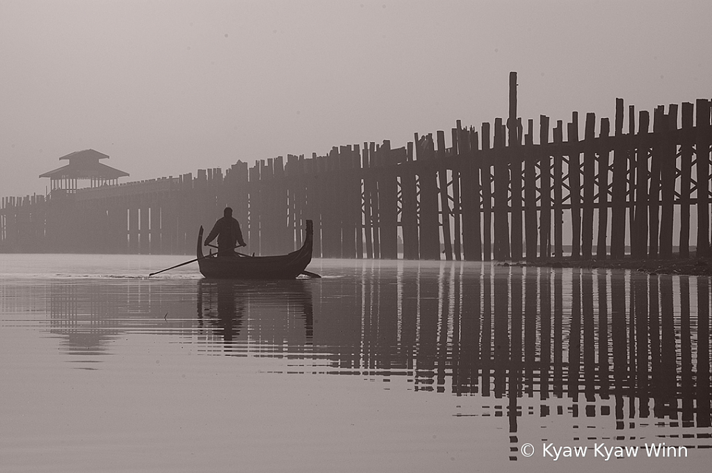 Boatman from U Bain Bridge - ID: 15831240 © Kyaw Kyaw Winn