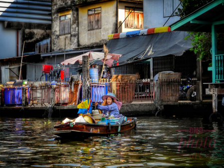 ~ ~ LADY BY THE FLOATING MARKET ~ ~ 