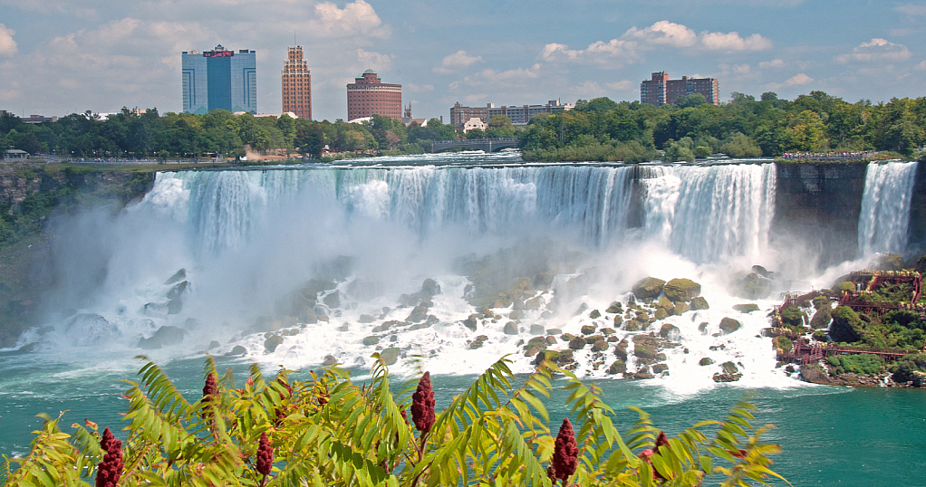 The American site Niagara Falls.
