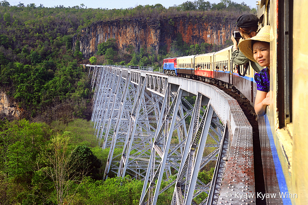 Passing Moment - ID: 15838550 © Kyaw Kyaw Winn