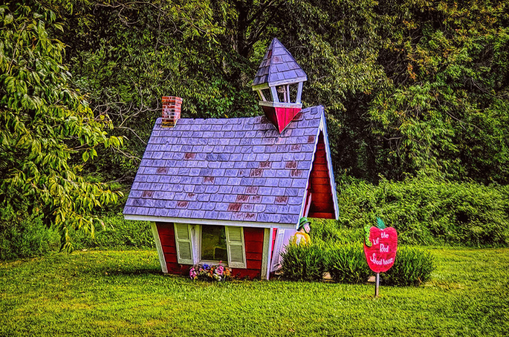The Lil Red Schoolhouse