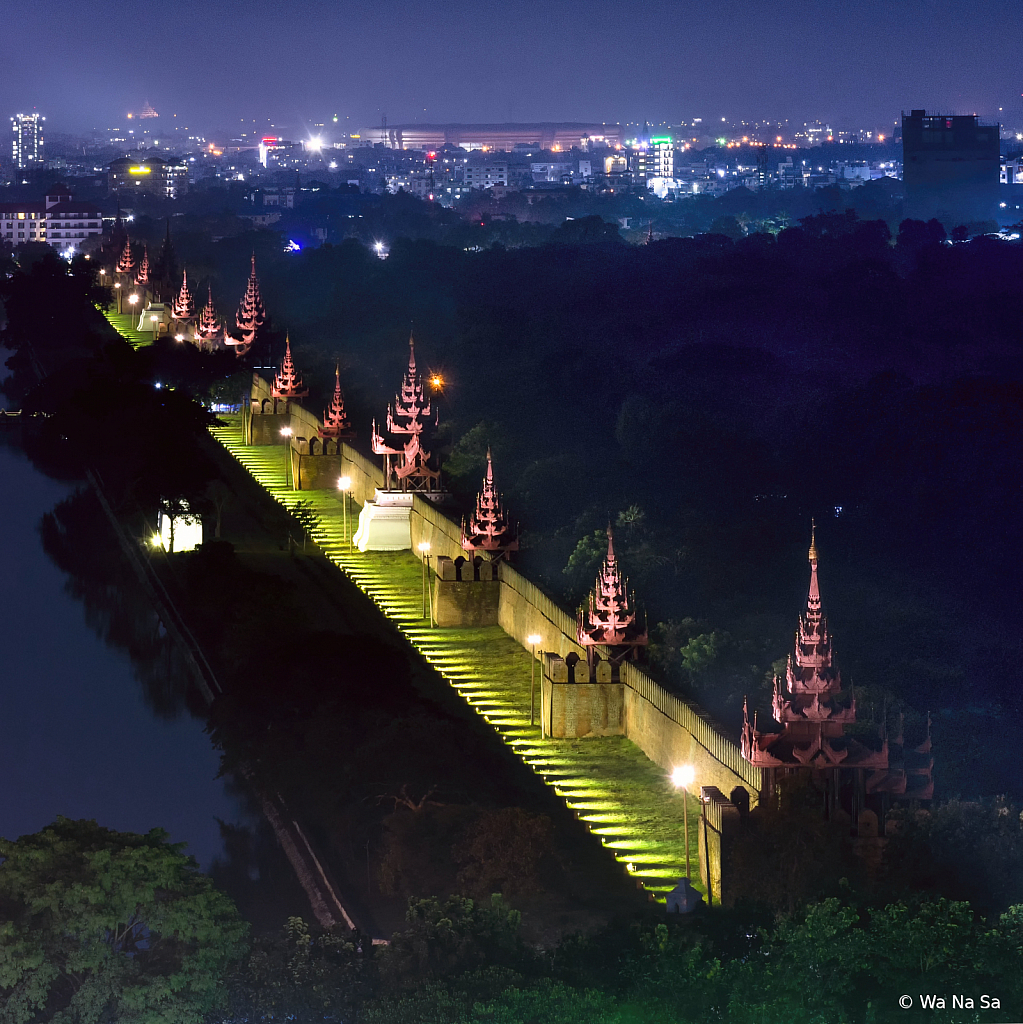 Night scene of Mandalay palace 