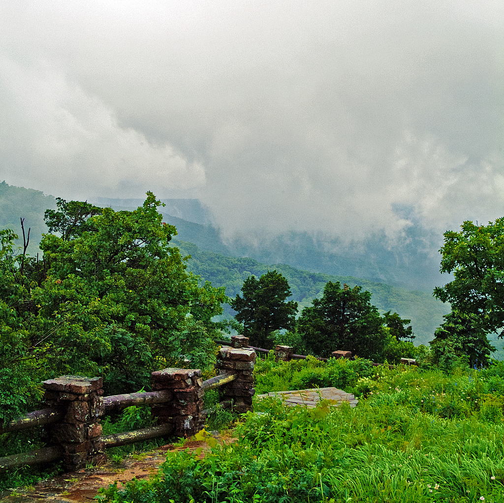 Cloud on Mt. Magazine - ID: 15852072 © Janet Criswell