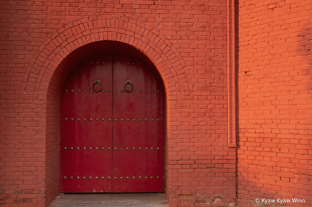 Red Doors - ID: 15861937 © Kyaw Kyaw Winn