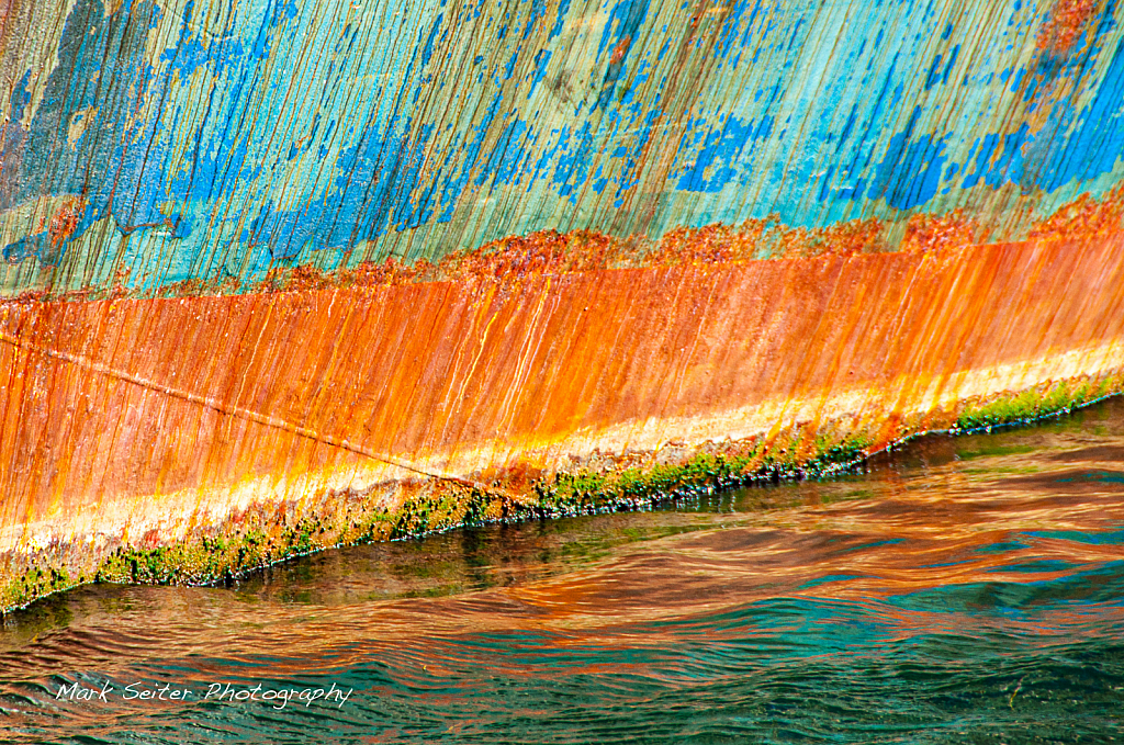 hull meets water - ID: 15867846 © Mark Seiter