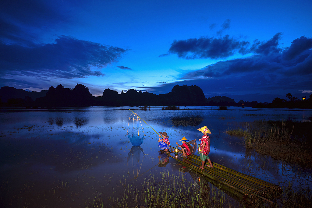 Children fishing