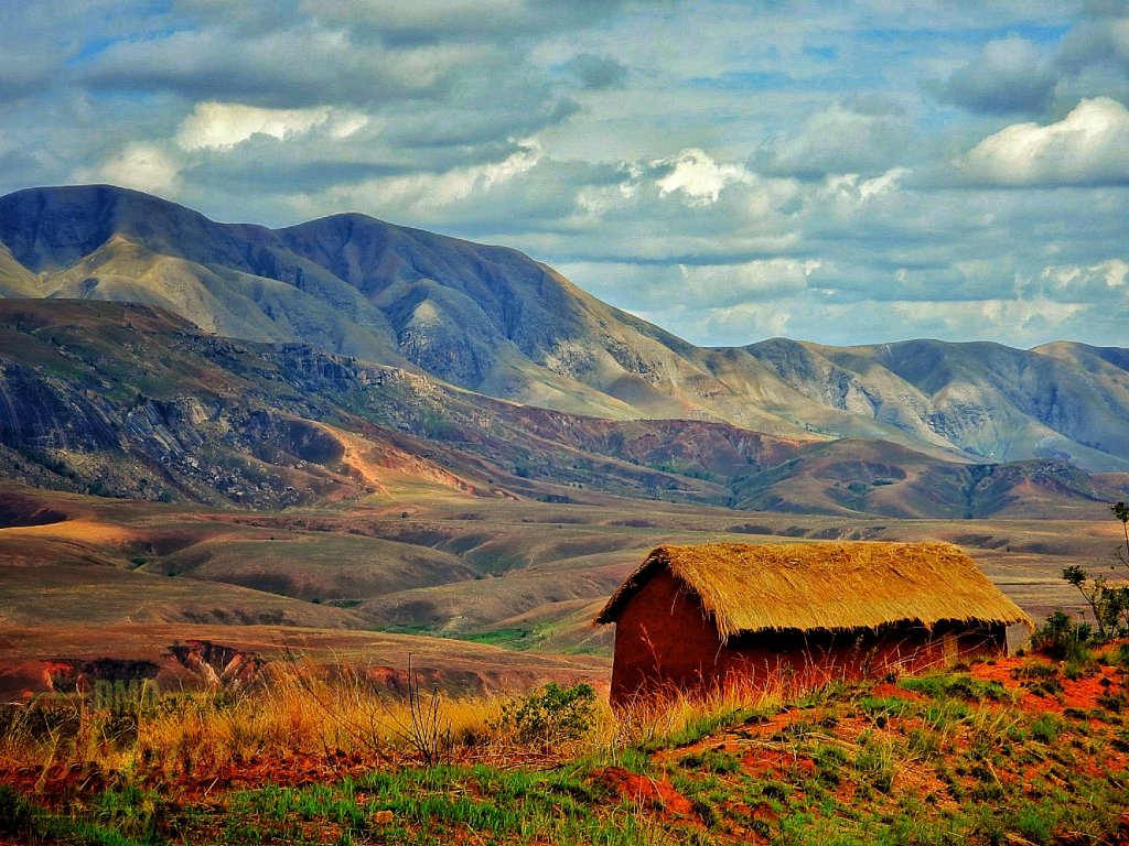 ~ ~ BARN BY THE MOUNTAINS ~ ~ 