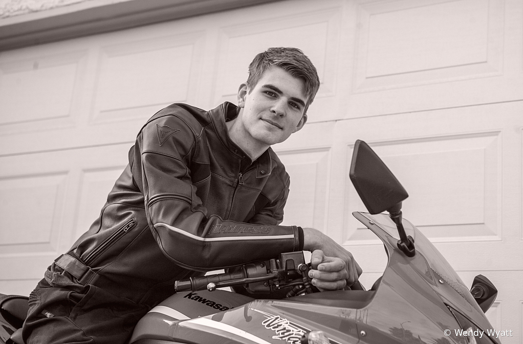 Agent (Senior Picture 1) - ID: 15876238 © Wendy Wyatt