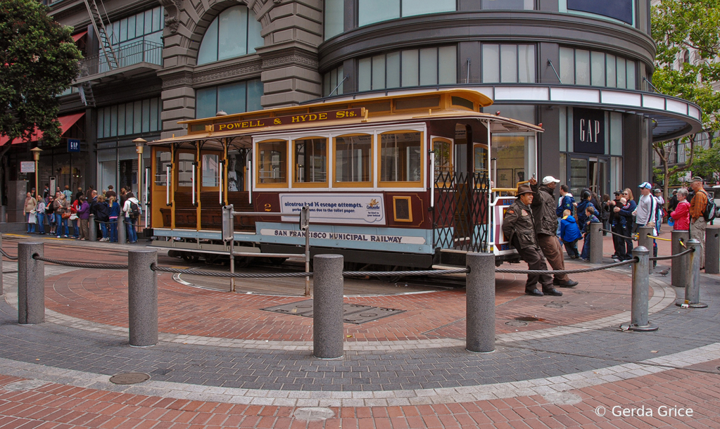 Turning the Cable Car, San Francisco