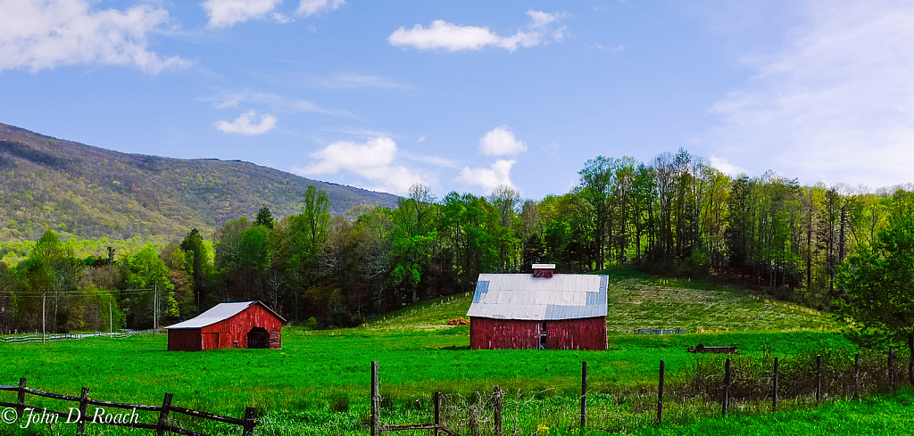 Farm in the Valley - ID: 15925726 © John D. Roach