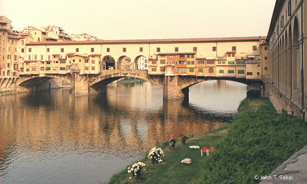 Ponte Vecchio "Old Bridge" - ID: 15926422 © John T. Sakai