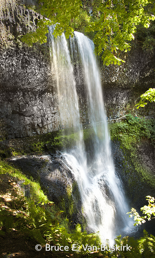 Oregon falls - ID: 15927989 © Bruce E. Van-Buskirk