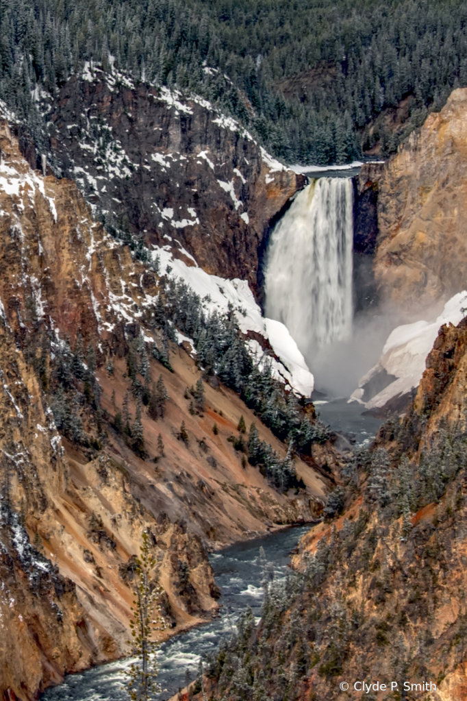 Yellowstone Falls - ID: 15930755 © Clyde Smith