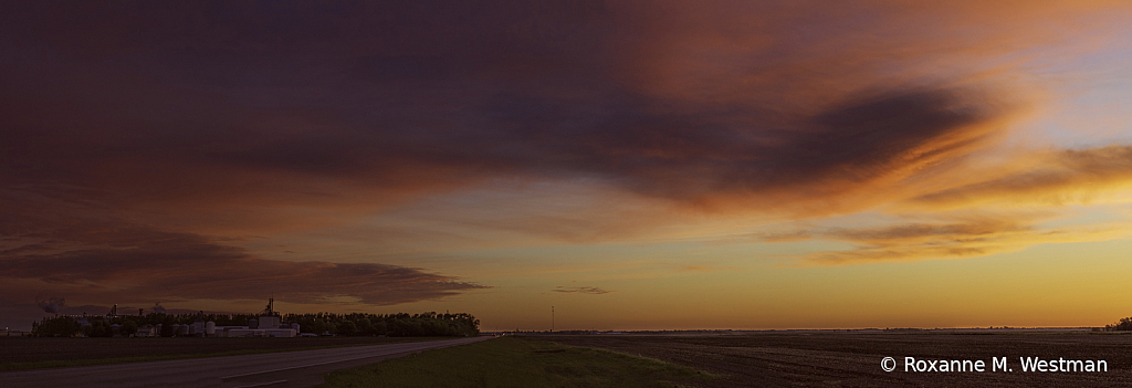 North Dakota skies after the sun has set - ID: 15931887 © Roxanne M. Westman