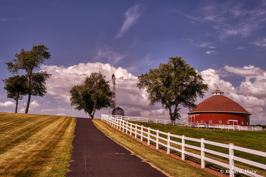 Hileman Round Barn