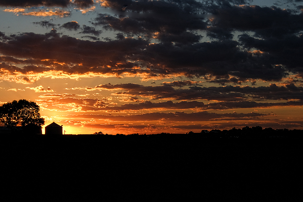 Sunset, Autumnal Equinox - ID: 15951226 © Larry Lawhead
