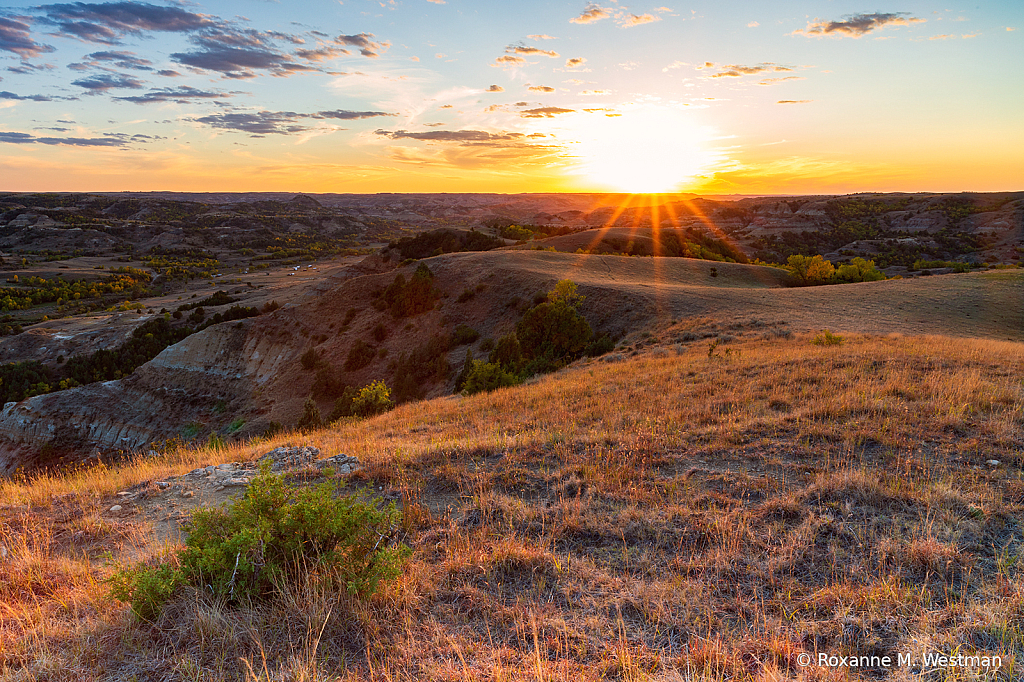 Sunset on the Bennett Creek butte ND badlands