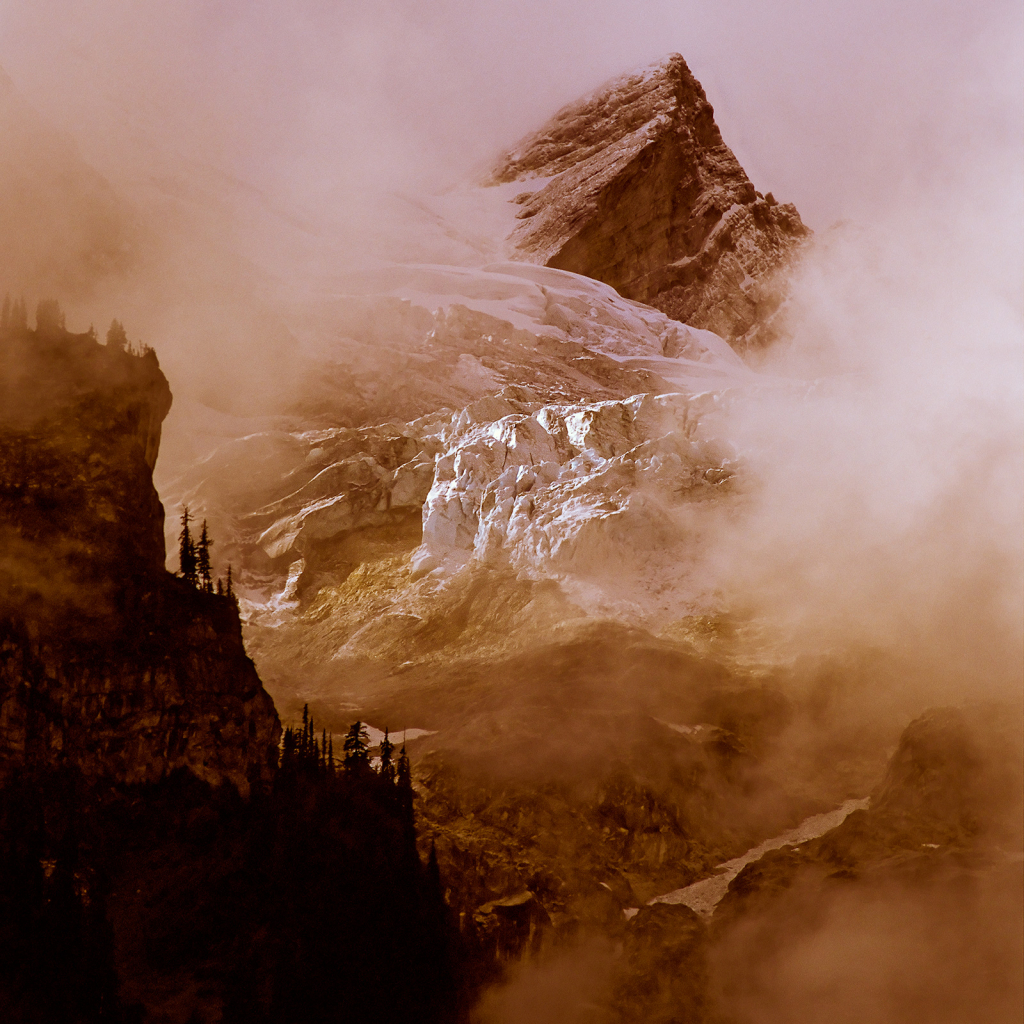 Mountain, 2 - ID: 15966334 © Larry Adamache
