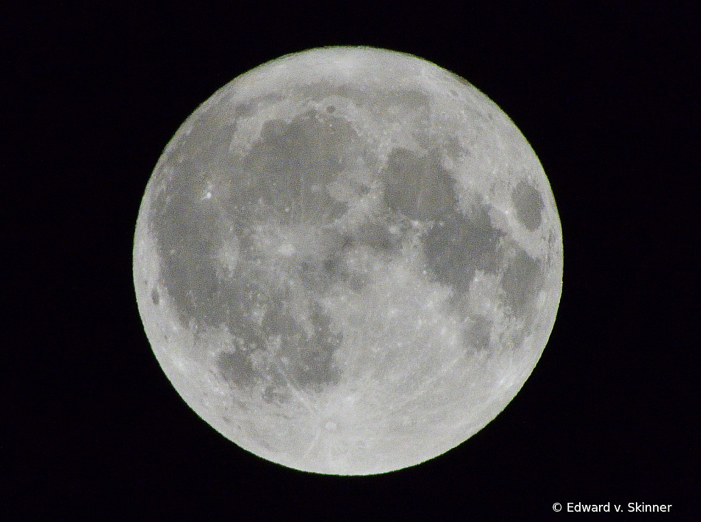 Full moon - ID: 15969798 © Edward v. Skinner