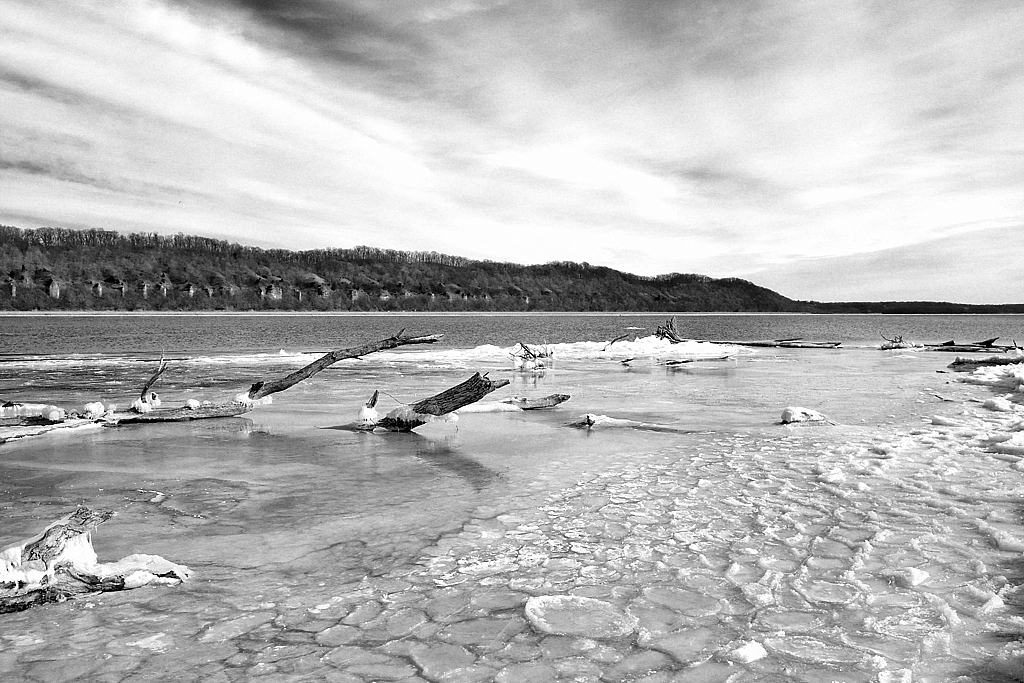 Ice On The Mississippi River - ID: 15976098 © Larry Lawhead