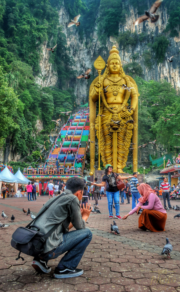 ~ ~ PHOTOGRAPHER PHOTOGRAPHING TOURISTS ~ ~ 