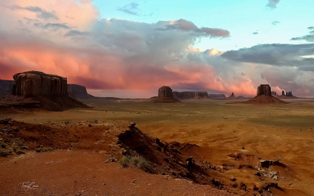 Day's End in Monument Valley