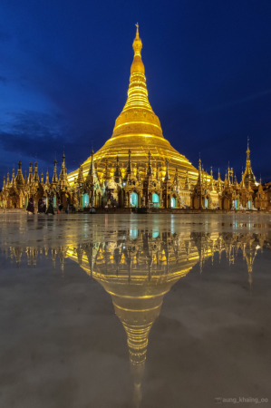 Reflection of Shwedagone Pagoda