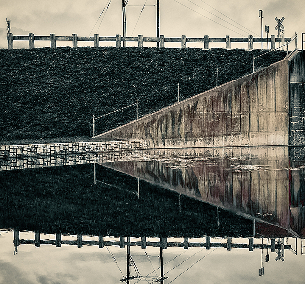 Canal Geometry - ID: 16007566 © Martin L. Heavner