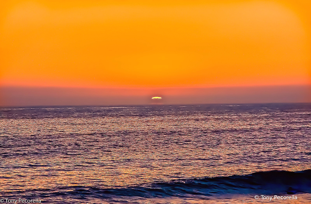 SUNSET ON THE PACIFIC - ID: 16011194 © Tony Pecorella