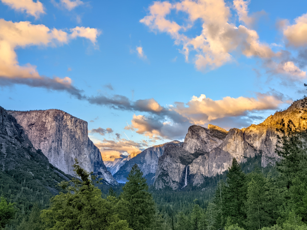 Tunnel View - Yosemite