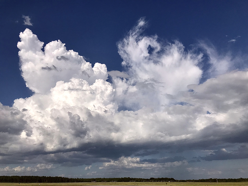 Huge billowing clouds - ID: 16017840 © Elizabeth A. Marker