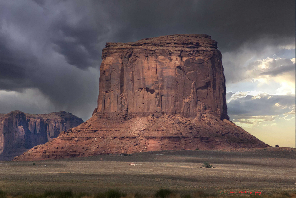 Mesa in Monument Valley weathering the storm - ID: 16017990 © Lisa Ann Cyphers