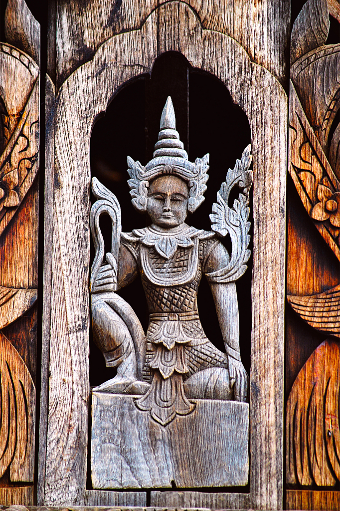 Myanmar Handicraft in Bagan Pagoda