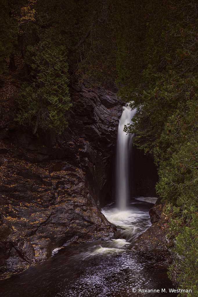 Gentle waterfall Cascade River state park MN - ID: 16027845 © Roxanne M. Westman