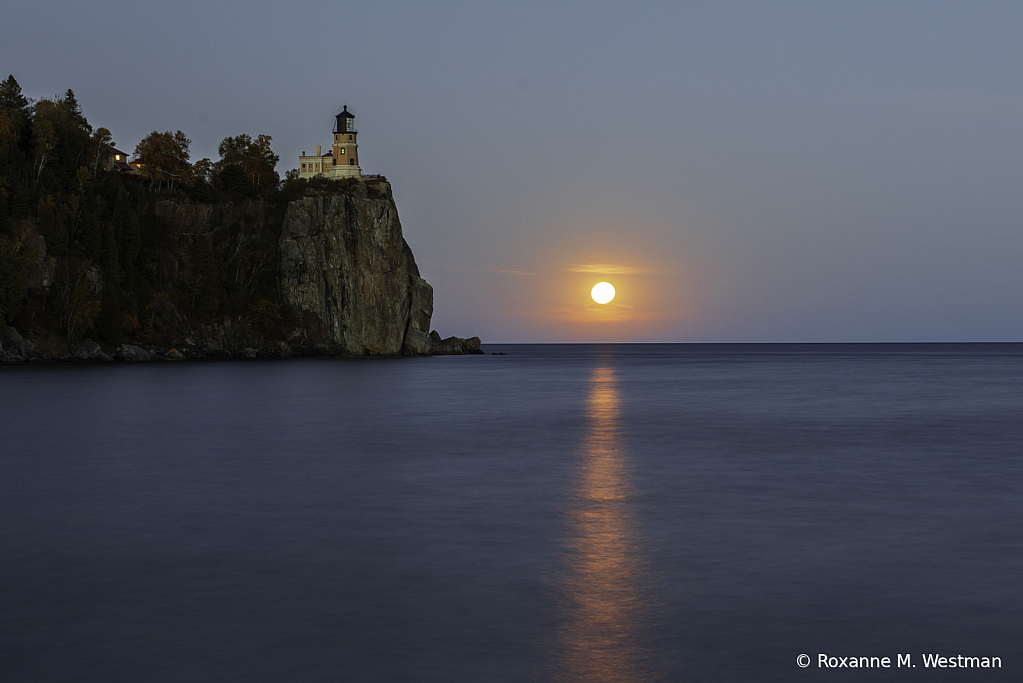 Full moon Split Rock Lighthouse Lake Superior - ID: 16028244 © Roxanne M. Westman