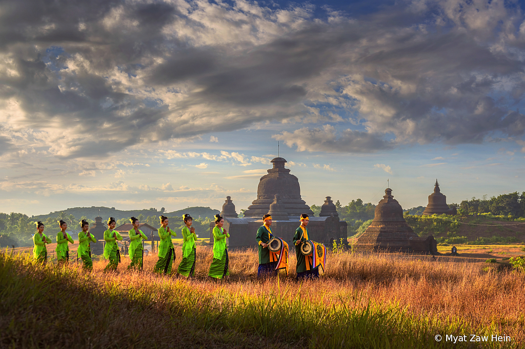 Rakhine traditional dance at Mrauk Oo