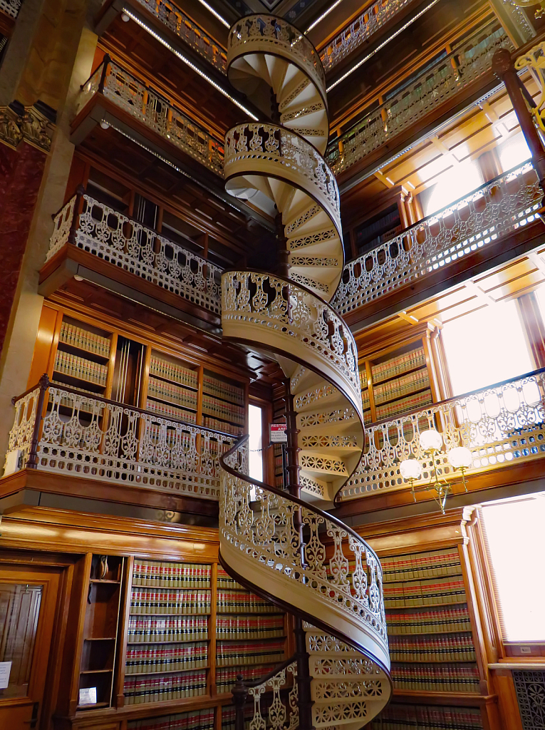 Circular Staircase At Iowa State Capitol