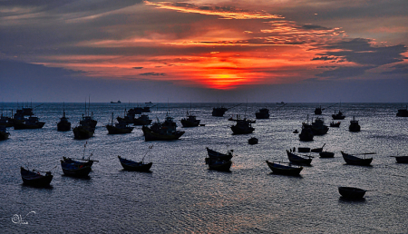 Fishing port... already for the night fishing