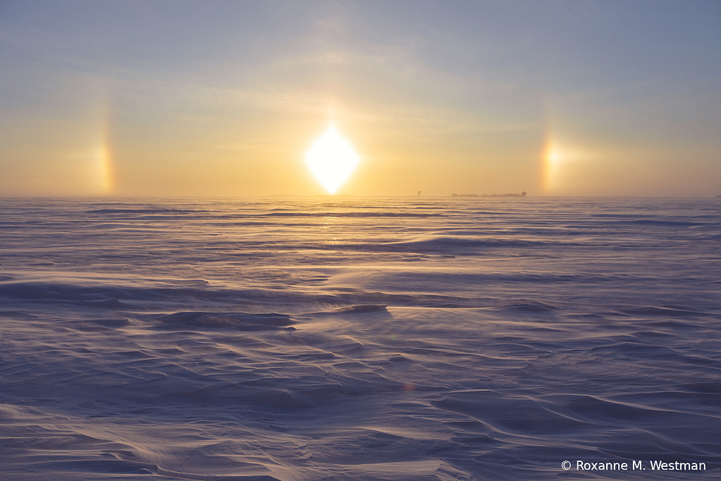 North Dakota sundogs - ID: 16045394 © Roxanne M. Westman