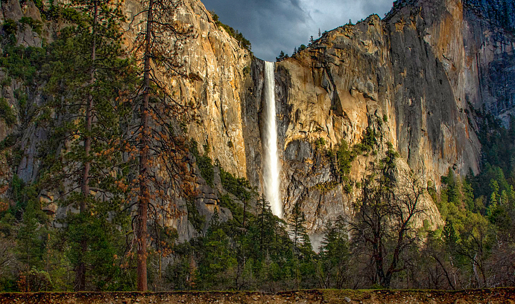 Bridalveil Falls - ID: 16061613 © Bill Currier