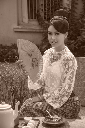 The Pre-War era Myanmar Lady Style