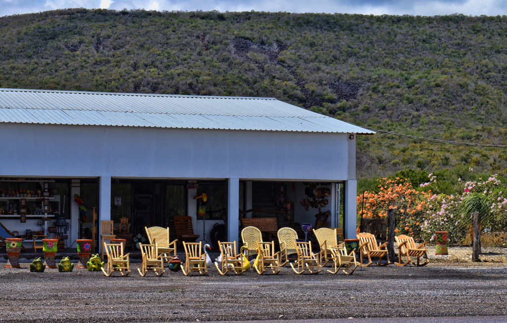 ROCKING CHAIRS