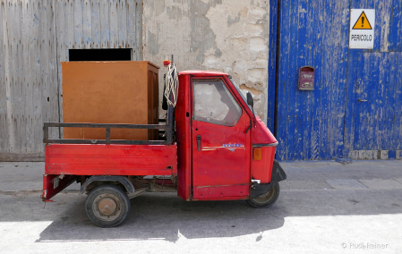 Three wheel delivery, Sicily