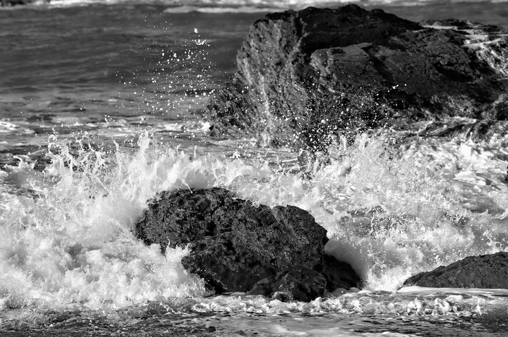 Crashing Waves - ID: 16073984 © Kelley J. Heffelfinger