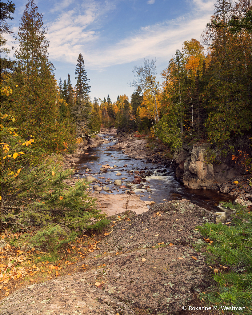 Fall on the Temperance River in Minnesota - ID: 16078285 © Roxanne M. Westman