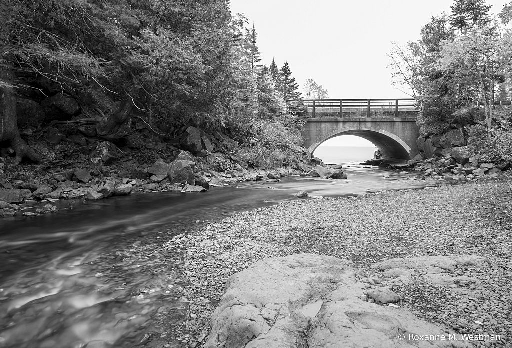 Cascade river flowing into Lake Superior - ID: 16078349 © Roxanne M. Westman