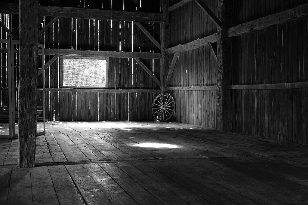 Wheel, Barn - ID: 16080867 © Larry Lawhead