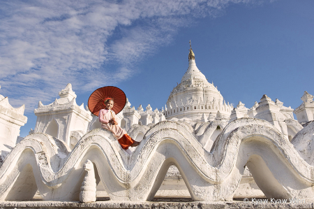 The Little Nuns at White Temple