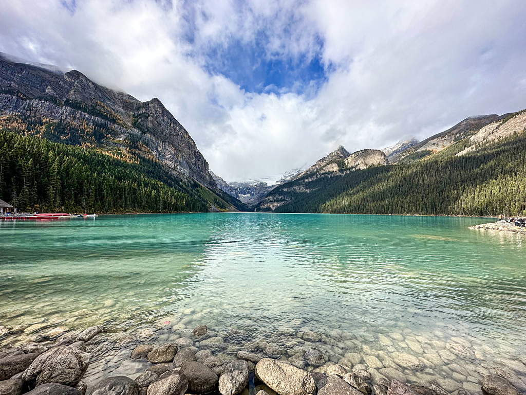 Lake Louise - ID: 16082330 © Steve Pinzon