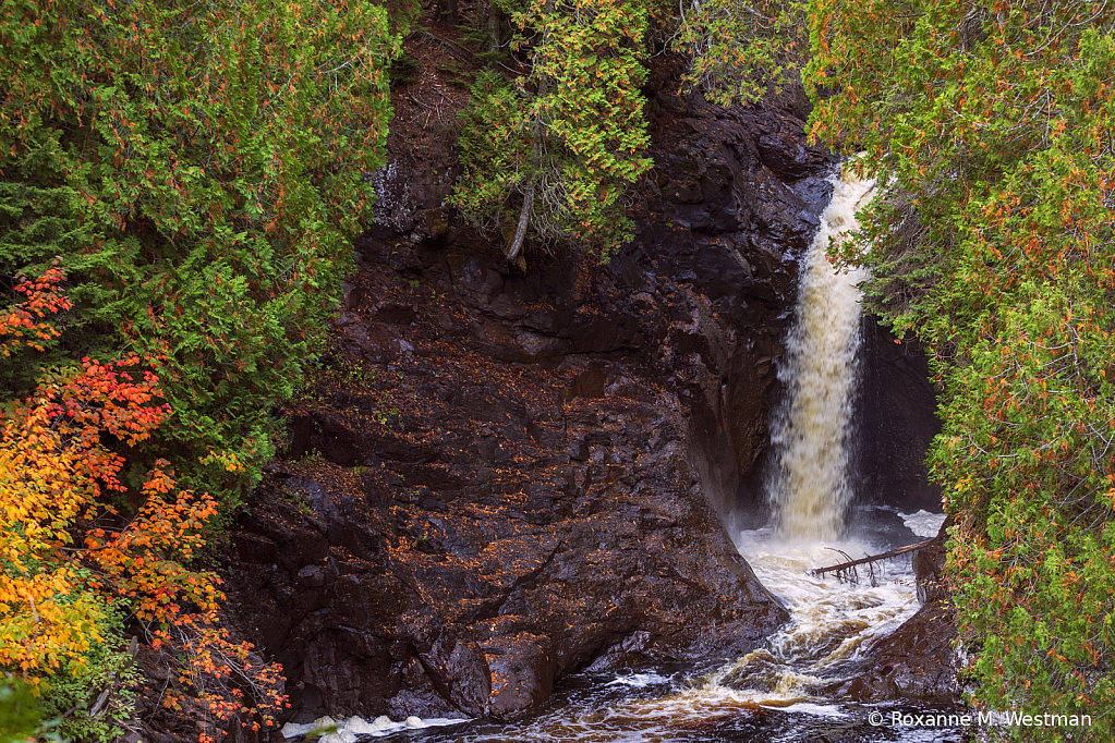 Autumn at the Waterfall Minnesota photography - ID: 16084678 © Roxanne M. Westman